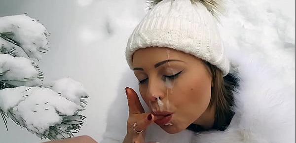  An amateur snowwhite girl who really enjoy to make a blowjob and to get a massive load of warm sperm on her face